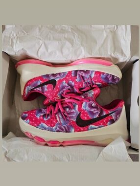 New In Box. Nike KD 8 'Aunt Pearl' Size 5Y 837786-603